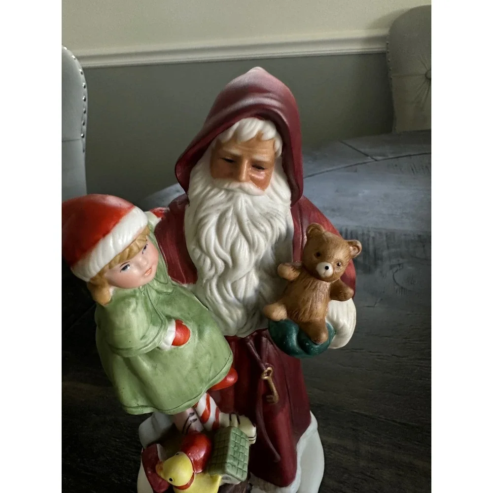 Hemco Ceramic‎ Santa Claus Figurine Holding Girl Teddy Bear Basket Christmas Dec